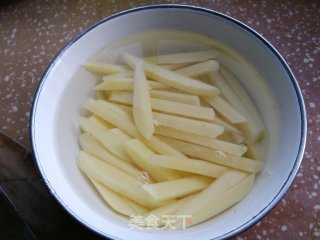 炸薯条的做法步骤：2