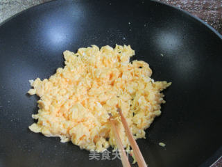 香菇肉末鸡蛋馅锅贴的做法步骤：3
