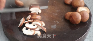 鲜冬菇炒肉的做法步骤：1