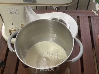 咸香松软的肉松小卷，好看又好吃的小面包！的做法步骤：2