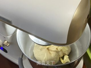 咸香松软的肉松小卷，好看又好吃的小面包！的做法步骤：4