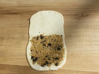 咸香松软的肉松小卷，好看又好吃的小面包！的做法步骤：9