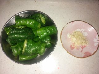 虎皮青椒的做法步骤：2