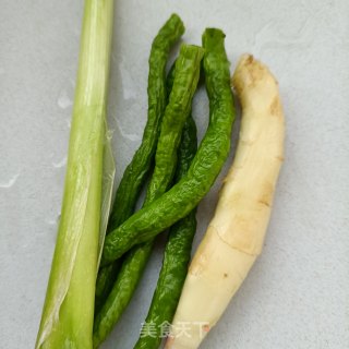 杭椒拌子姜的做法步骤：1