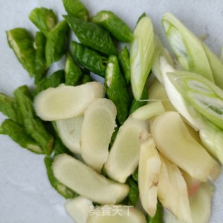 杭椒拌子姜的做法步骤：2