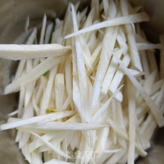 韭菜苔炒茭白的做法步骤：3