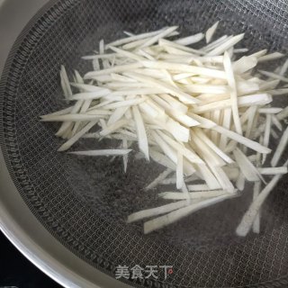 韭菜苔炒茭白的做法步骤：4