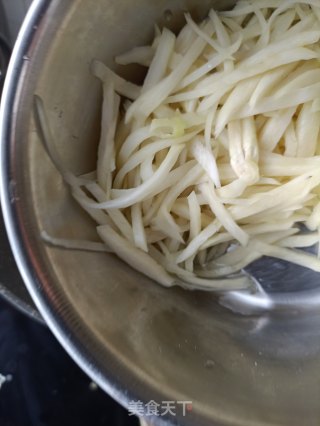 韭菜苔炒茭白的做法步骤：7