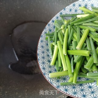 韭菜苔炒茭白的做法步骤：9