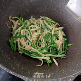 韭菜苔炒茭白的做法步骤：15