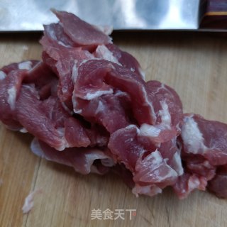 精肉炒秋葵的做法步骤：2