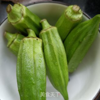 精肉炒秋葵的做法步骤：3