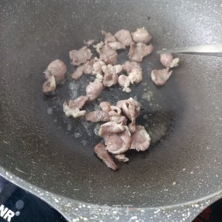精肉炒秋葵的做法步骤：10