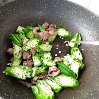 精肉炒秋葵的做法步骤：11
