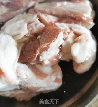 淮山胡萝卜羊骨汤的做法步骤：1