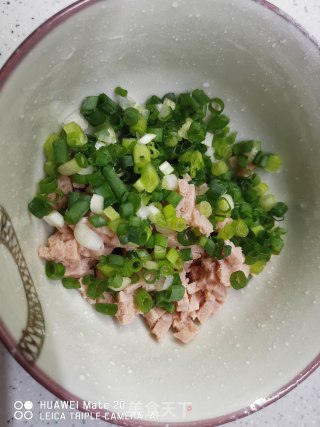 葱油饼的做法步骤：3