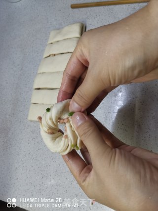 葱油饼的做法步骤：11