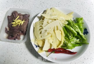 猪肝炒笋的做法步骤：2