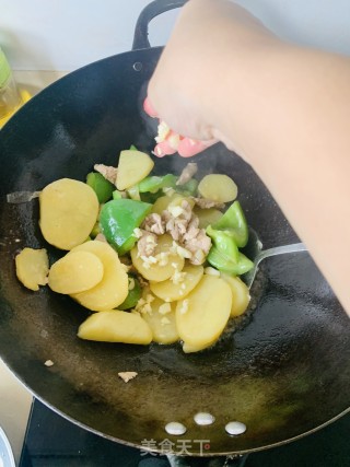 甜椒土豆炒肉片的做法步骤：19