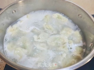 西葫芦鸡蛋水饺的做法步骤：11