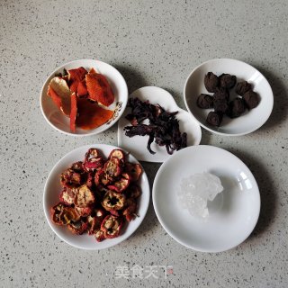 自制酸梅汤的做法步骤：1