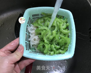 苦瓜炒藕片的做法步骤：8