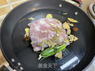 脆皮烤肉的做法步骤：2