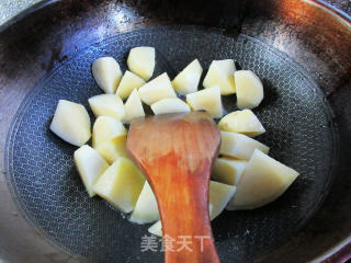 土豆烧牛肉的做法步骤：4