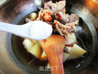 土豆烧牛肉的做法步骤：9