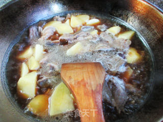 土豆烧牛肉的做法步骤：10