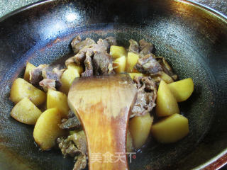 土豆烧牛肉的做法步骤：11