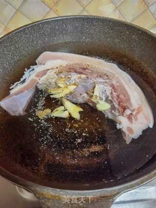 子姜炒回锅肉的做法步骤：1