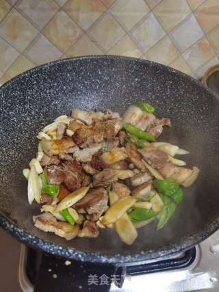子姜炒回锅肉的做法步骤：11