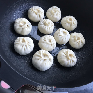 白菜牛肉煎包的做法步骤：10