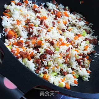 胡萝卜腊肠炒米的做法步骤：6