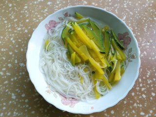 南瓜丝鸡蛋面的做法步骤：8