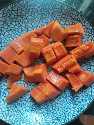 木瓜牛奶西米露的做法步骤：1