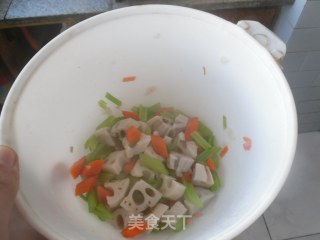 炝拌藕丁的做法步骤：8