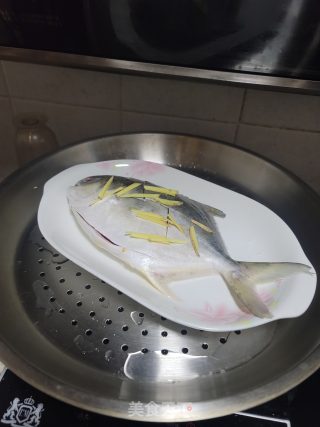 榨菜蒸鲳鱼的做法步骤：4