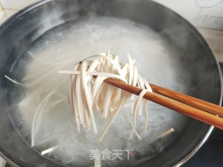 西红柿虾仁打卤面的做法步骤：22