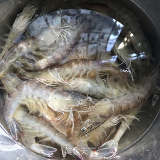 柠檬拌虾仁的做法步骤：1