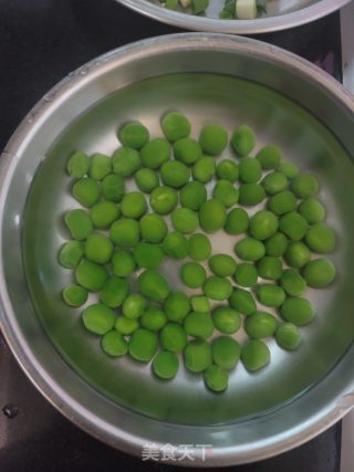 豌豆蛋炒饭的做法步骤：3