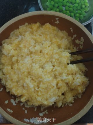 豌豆蛋炒饭的做法步骤：6