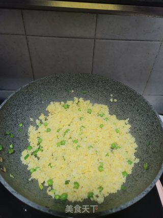豌豆蛋炒饭的做法步骤：12