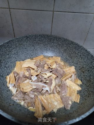 猪脷焖腐竹的做法步骤：11