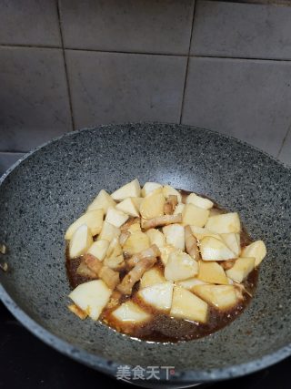 五花肉烧凤尾笋块的做法步骤：6
