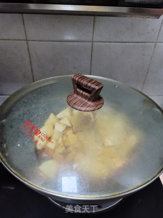 五花肉烧凤尾笋块的做法步骤：7