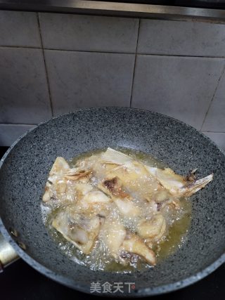 大鱼头焖腐竹的做法步骤：5