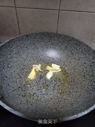 大鱼头焖腐竹的做法步骤：7