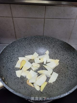 大鱼头焖腐竹的做法步骤：8